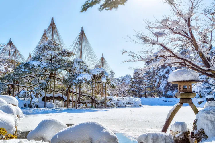 snow-covered Kenrokuen Garden