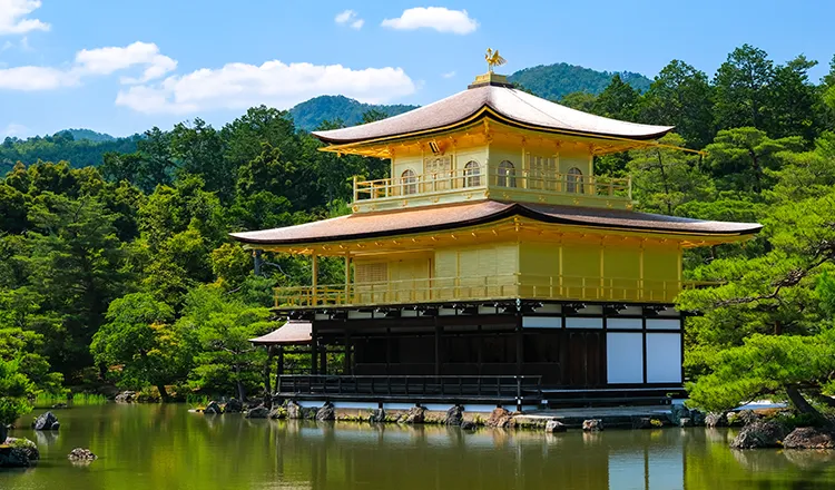 Kinkakuji Temple
(Golden Pavilion) 