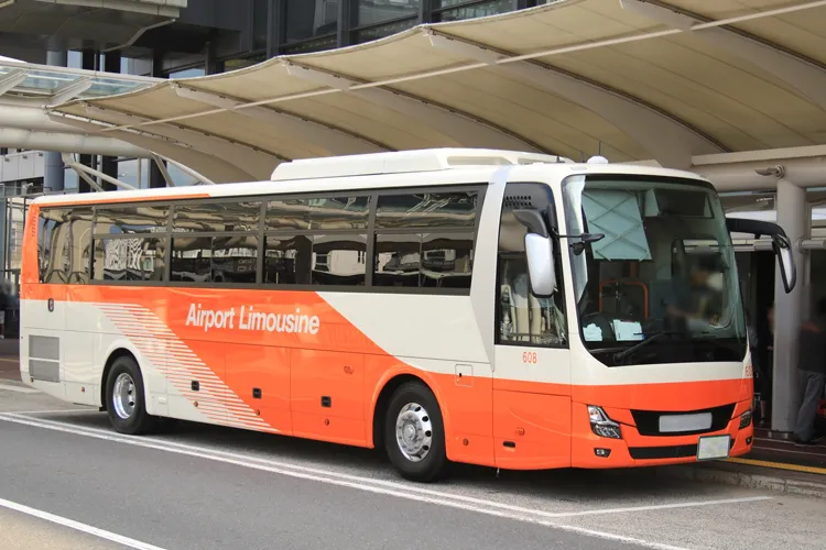 Airport limousine bus