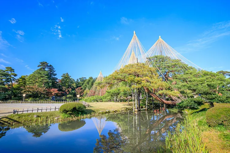 Kenrokuen Garden in the morning