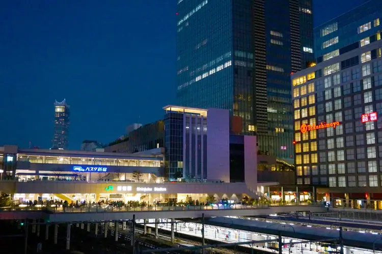 Shinjuku Takashimaya Times Square White Garden